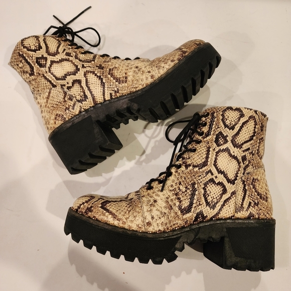 Vince Camuto “Mecale” Leather Python Snake Print Combat Boots | Size 8.5 | NWOB - Picture 7 of 16